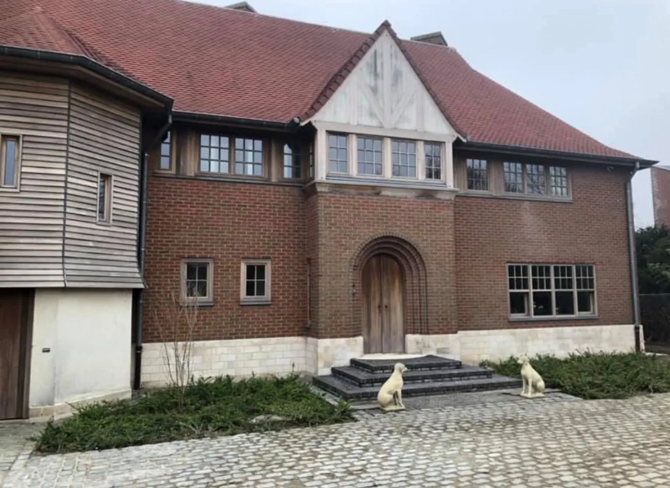 Villa in rode baksteen vóór de totaalrenovatie door BHS Projects